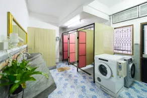 The Neighbors Hostel - Bathroom
