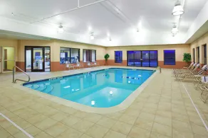 Holiday Inn Express Hotel & Suites Cleveland-Streetsboro by IHG - Piscina