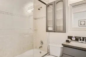 Palm Beach Hotel with Juliette Balconies! 2 blocks from beach! Historic Landmark - Salle de bain