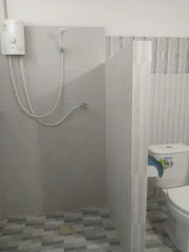 Chomlay Restaurant & Room for Rent - Baño