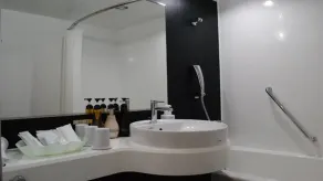 Cypress Garden Hotel - Bathroom