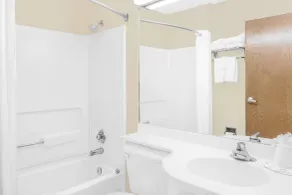 Microtel Inn & Suites by Wyndham Franklin - Bad