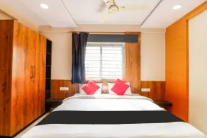 Super Capital O N R Residency - Room