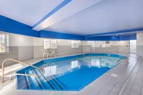 Quality Inn & Suites Lincoln North - Piscine