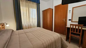 GH HOTEL  - Zimmer