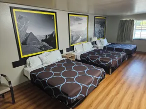 Super 8 by Wyndham Kenedy - Room