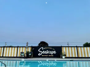 Seascape Motel & Cottages - Pool