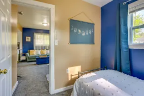 Cozy Home w/ Backyard ~ 3 Mi to Downtown Saginaw! - Chambre