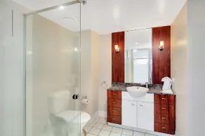 The High Tide, Chevron Renaissance 2BR, Surfers - Badrum