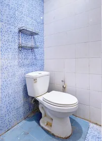 OYO Life 92877 Hotel Rainbow 7296 - Baño