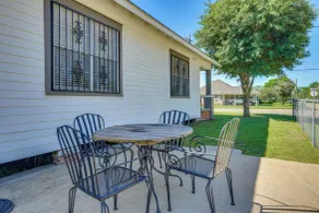 Quiet Home Near I-49, Downtown & 2 Hospitals - Interior