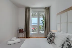 Beachfront Apartment Split - Room