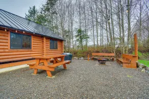 Near Trails & Rivers! 'trybett Cabin' in Forks - Interior