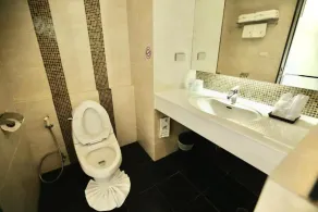 A-Te Chumphon Hotel - SHA Plus - Salle de bain
