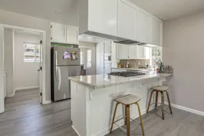 Spring Valley Lake Home w/ Desk & Fenced Yard - Innvendig