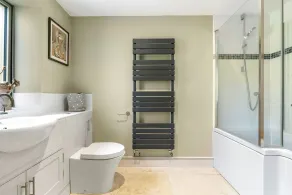 1 Little Broomcroft - Bad