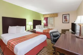 Days Inn & Suites by Wyndham Madison Heights MI - Chambre