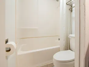 Day's Inn & Suites by Wyndham Indianapolis Airport East - Baño