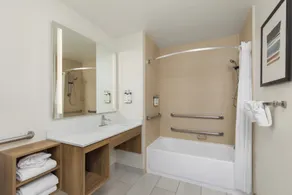 Staybridge Suites Indianapolis-Carmel by IHG - Bathroom