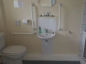 The Village Inn - Bathroom