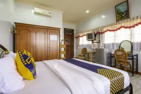 SPOT ON 1896 Hotel Mahkota Pantai - Habitación