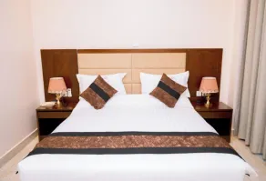 Madras Hotel and Apartments - Chambre