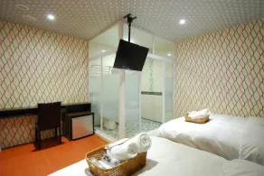 Happiness Inn - Room