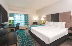 La Quinta Inn & Suites by Wyndham Cleveland near Lee Univ - Chambre