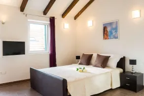 Split Allure Apartments - Quarto