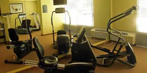 Armoni Inn & Suites - Salle de remise en forme