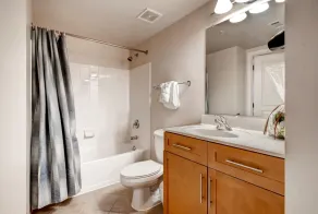 Bluebird Suites in Crystal City - Badeværelse