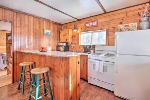 Picturesque Maine Getaway w/ Lake Access! - Interiør