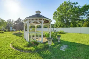 Grand Victorian Home, Walk to Historic Town Square - Interior