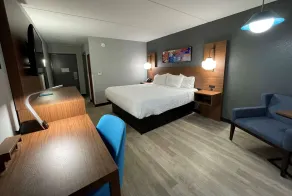 La Quinta Inn & Suites by Wyndham Fayetteville I-95 - Room
