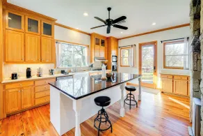 11 Mi to Downtown Denton: Spacious Ranch Retreat - Interiör