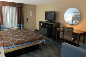Super 8 by Wyndham Newport News - Room