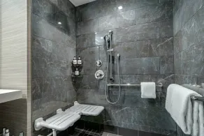 AC Hotel by Marriott Washington DC Convention Center - Bathroom