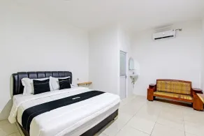 Capital O 93449 The Boekit Song Putri Resort - Chambre