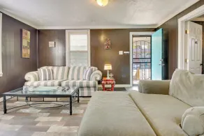 Cincinnati Home Rental w/ Balcony + Fire Pit! - Interiör