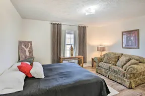 Normandy Home w/ Yard ~ 2 Mi to Lake - Interior