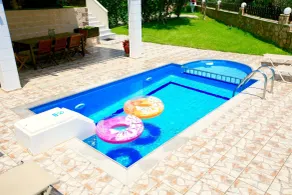 Kiriana Villa by LeaderStay - Pool