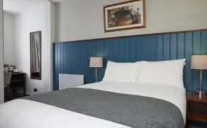 The Longshoot - Room