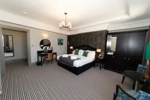 The Queens Hotel - Room