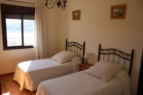 Serene Retreat in Lake Vinuela With Breathtaking Views - Camera