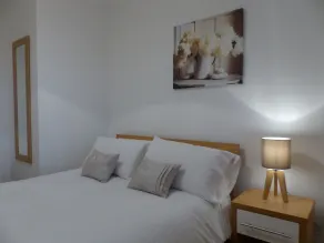 Basingstoke Apartments - St Raphael House, City Centre Charming Apartments - Zimmer