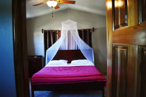 Lucina's - Room