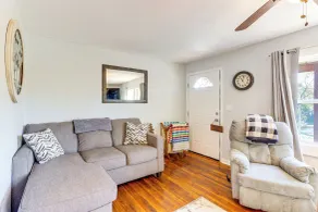 < 1 Mi to Dtwn: Pet-friendly Cabin in Murphy! - Interiör