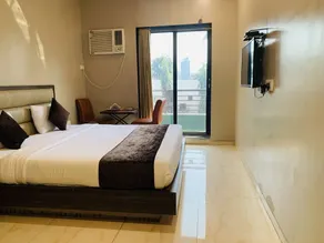 Hotel Merakee - Near Dahisar Mira Road Mumbai - Room