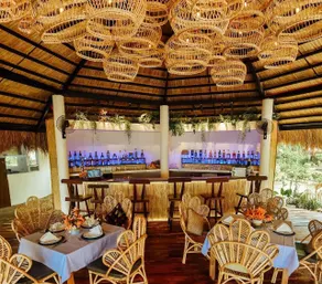 Las Cabanas Beach Resort - Restaurant
