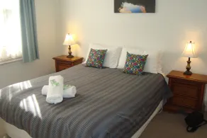 Elm Lodge Bright - Room